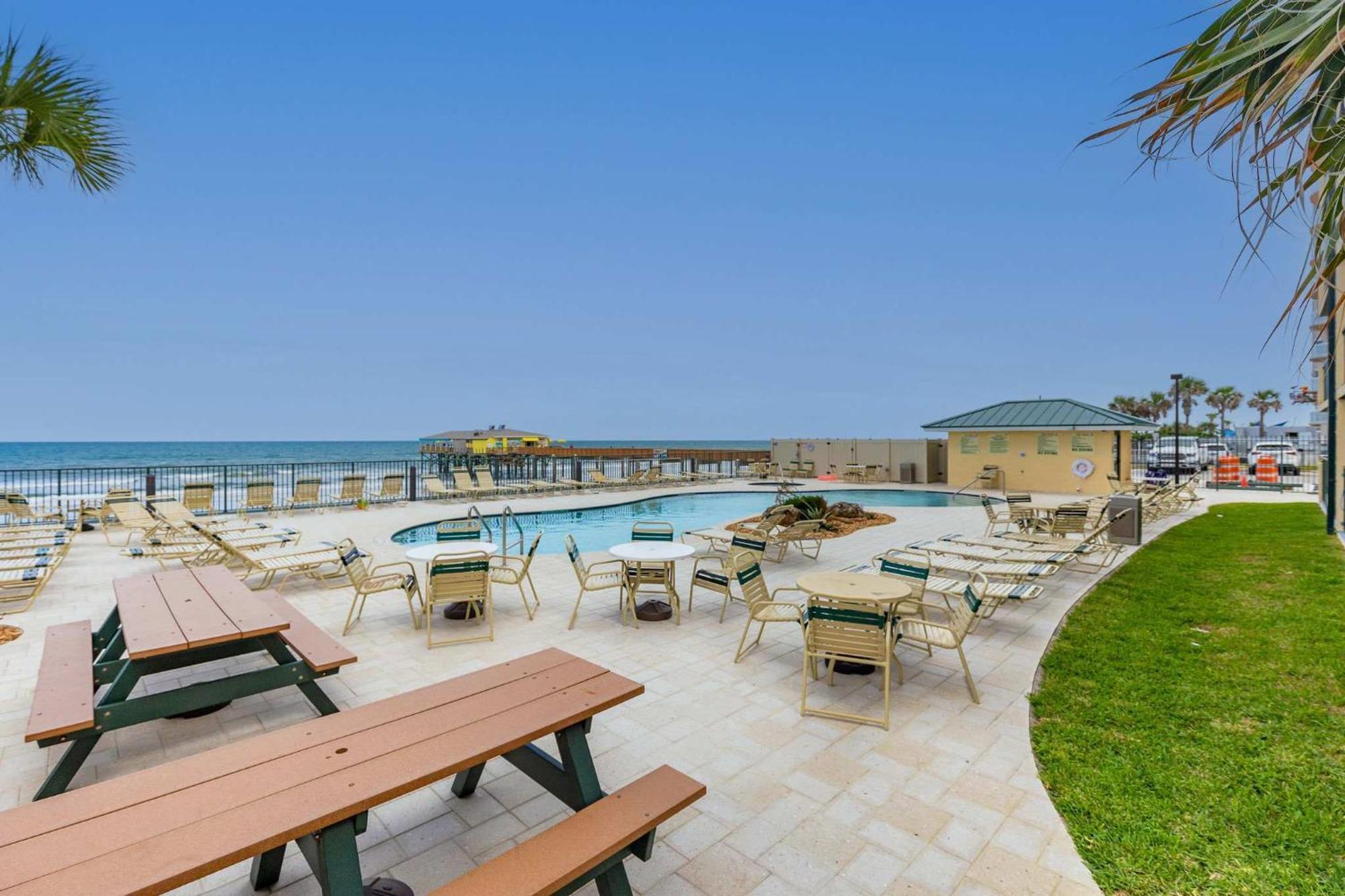 Ocean Front Condo With Amazing Views! Sunglow Resort 402 By Brightwild Daytona Beach Shores Eksteriør billede